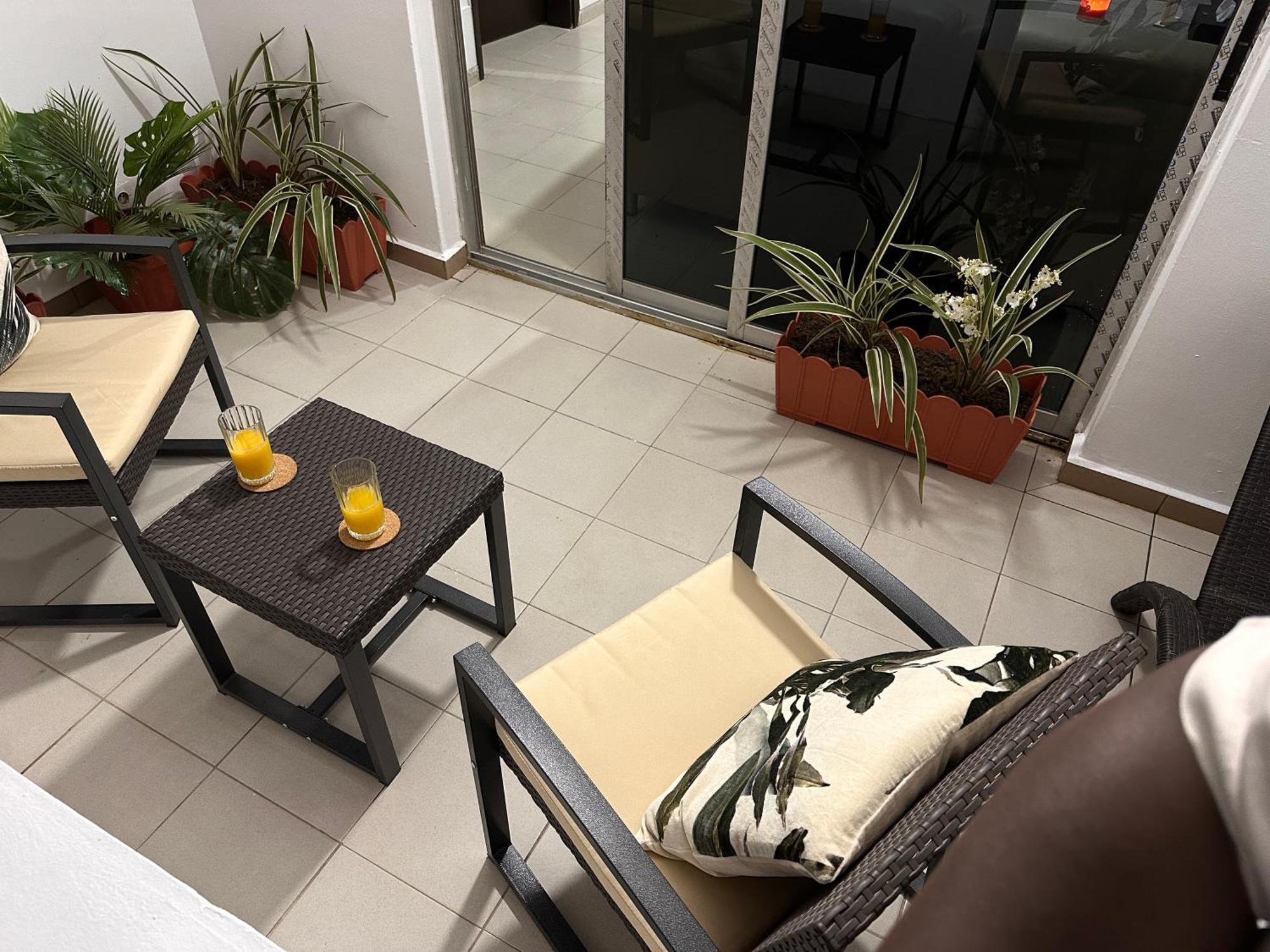 Living 1Bed -Spacious Fully Equipped - Lively Area Apartment Abidjan Luaran gambar