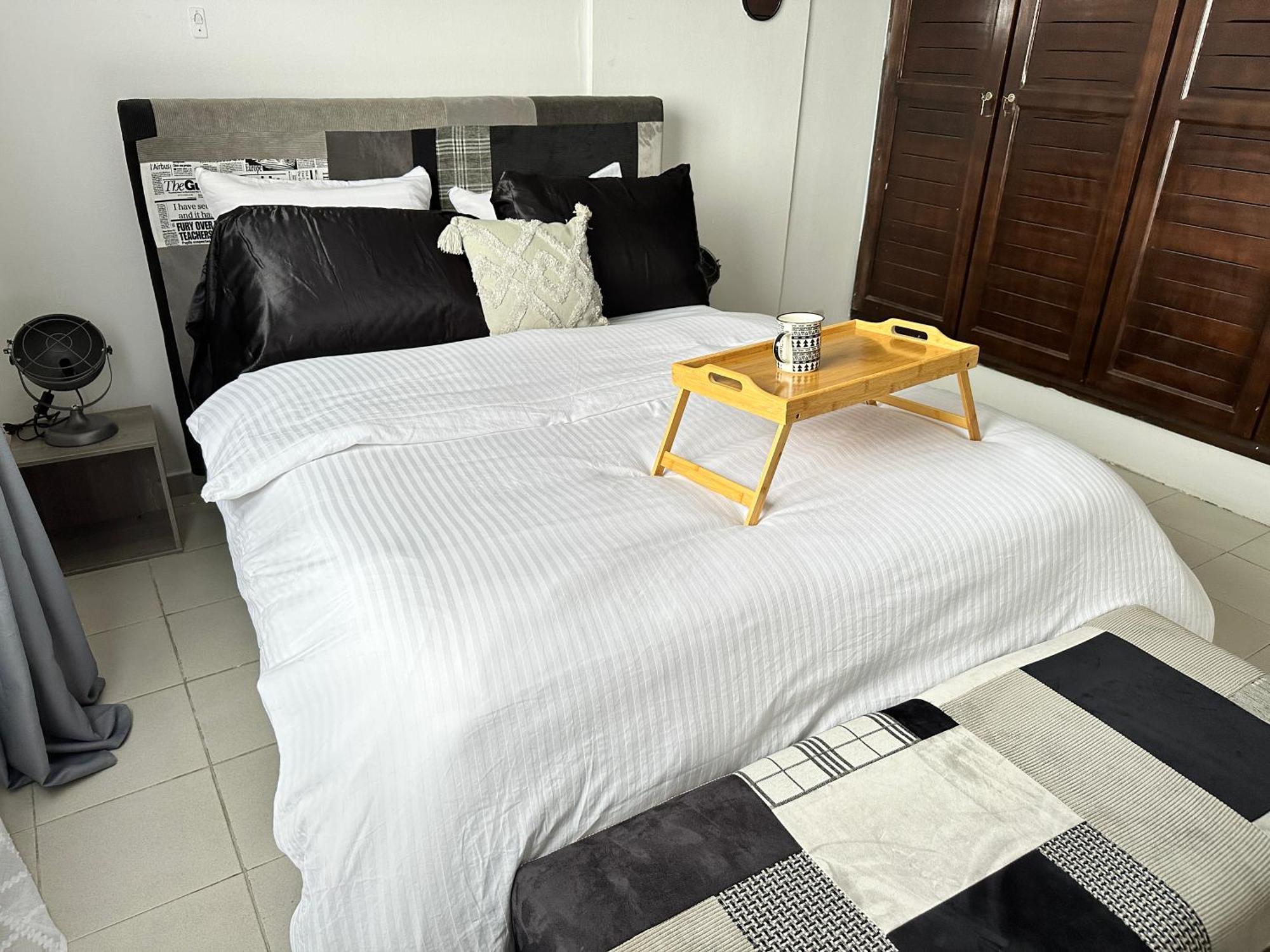 Living 1Bed -Spacious Fully Equipped - Lively Area Apartment Abidjan Luaran gambar