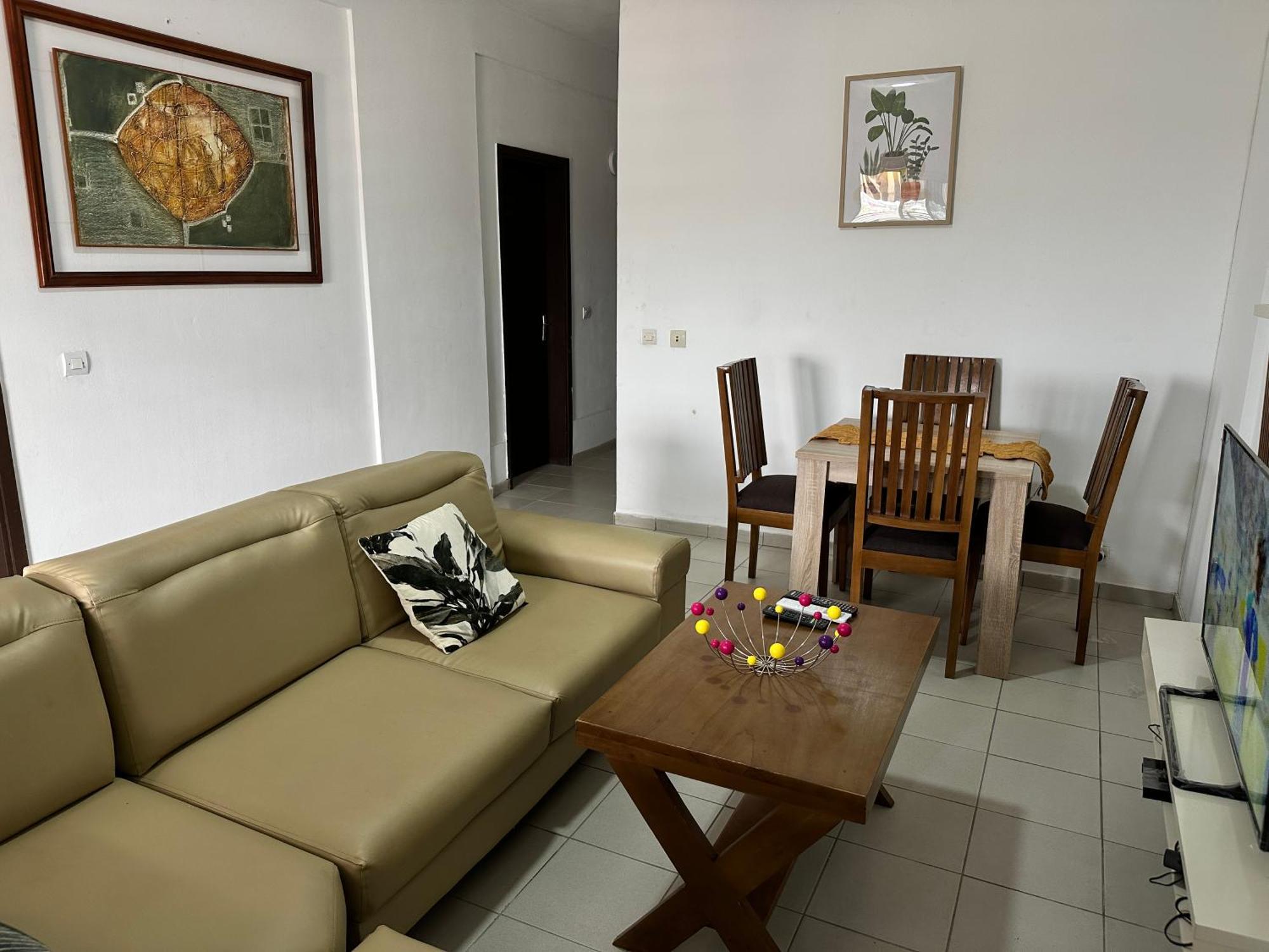 Living 1Bed -Spacious Fully Equipped - Lively Area Apartment Abidjan Luaran gambar