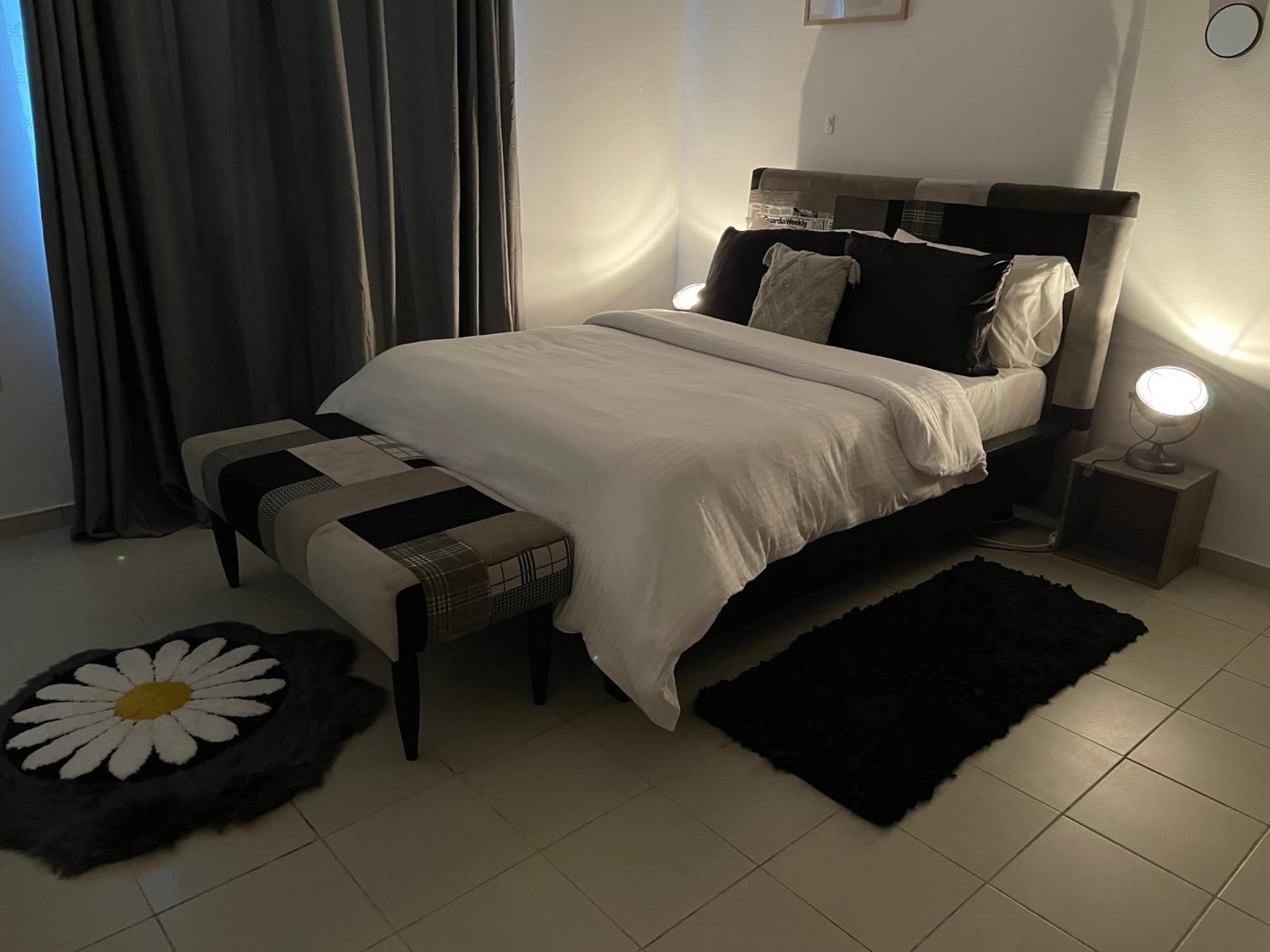 Living 1Bed -Spacious Fully Equipped - Lively Area Apartment Abidjan Luaran gambar